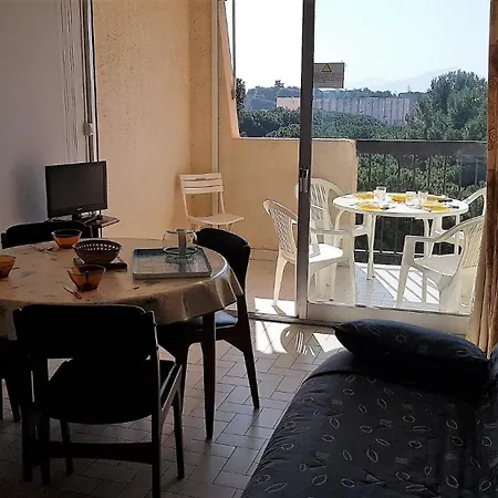 Proche Port Et T2 Dans Avec Ascenseur Parking-4ca403 Apartment